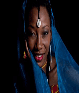 Fatoumata Diawara in concerto alla Flog per ''Musica dei Popoli''