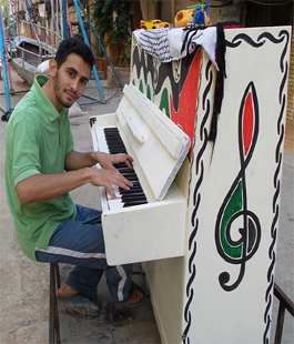 Aeham Ahmad, il pianista del campo profughi in concerto in Sala Vanni di Firenze